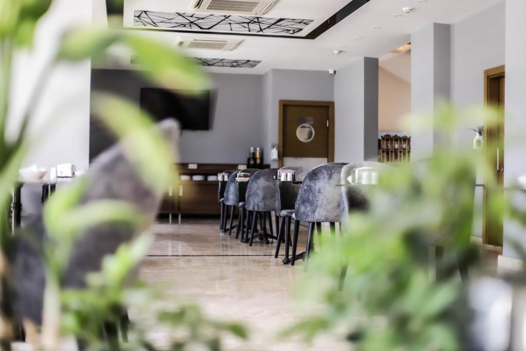 A seating area at Hakcan Hotel