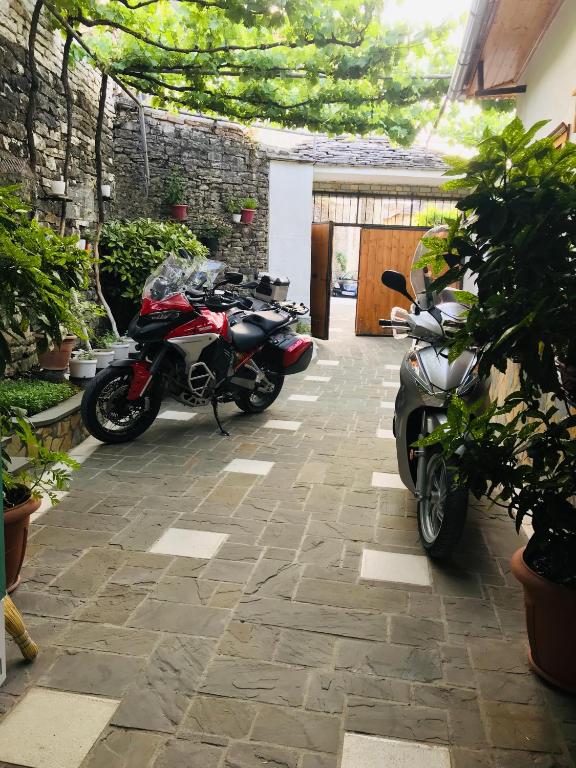 Fotografie z fotogalerie ubytování Kore Guest House v destinaci Gjirokastër