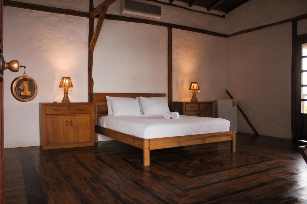 Postel nebo postele na pokoji v ubytování Ayampe Guest House