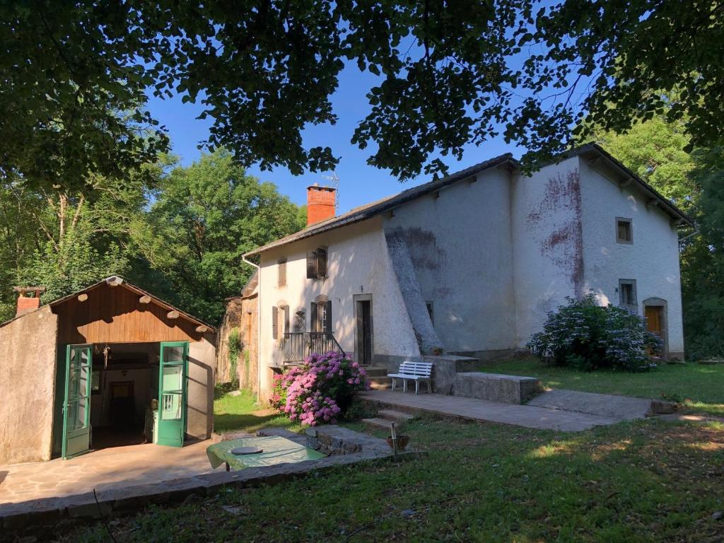 Vonkajšia záhrada v ubytovaní LE TILLEUL DE BRESSOLLES