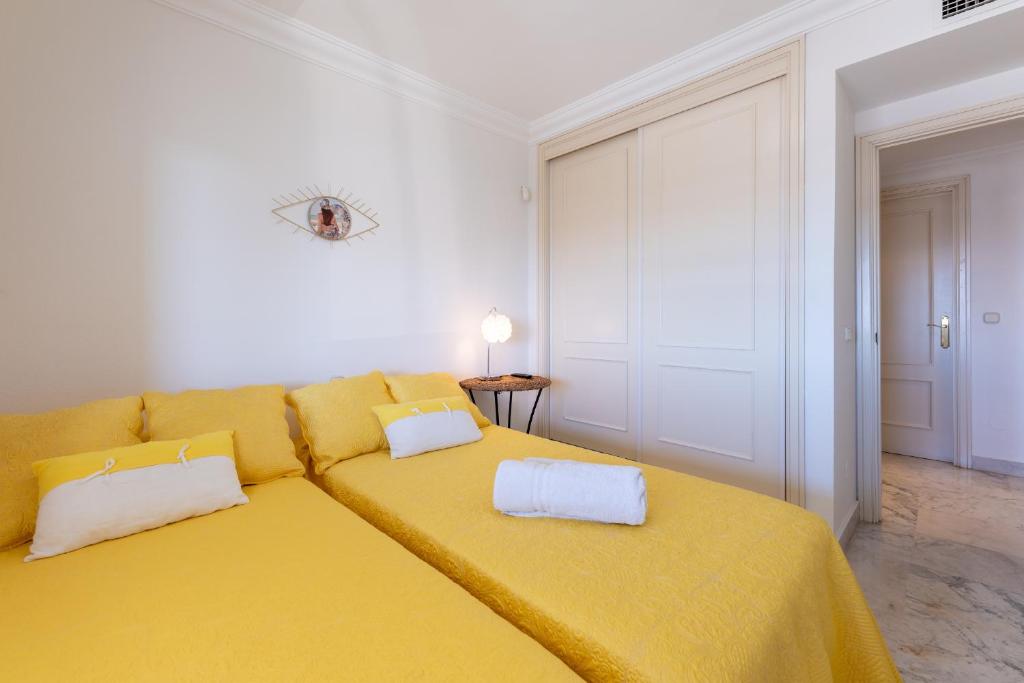 Posteľ alebo postele v izbe v ubytovaní Apartment in Puerto Banus with pool views and parking