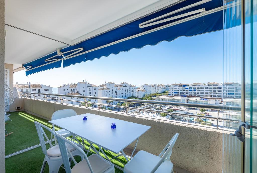Balkón alebo terasa v ubytovaní Apartment in Puerto Banus with pool views and parking