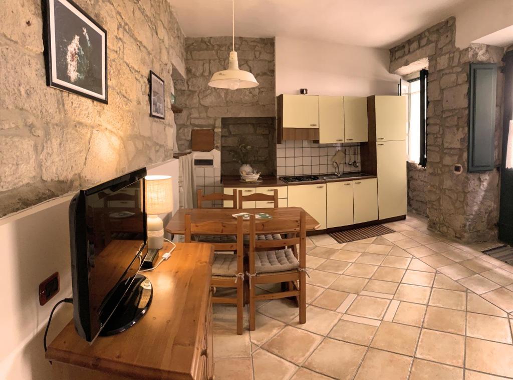Casa Cruda a Carloforte - Spazioso Appartamento con BBQ
