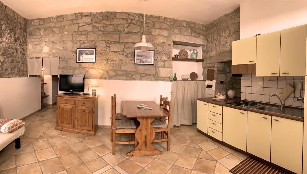 Casa Cruda a Carloforte - Spazioso Appartamento con BBQ