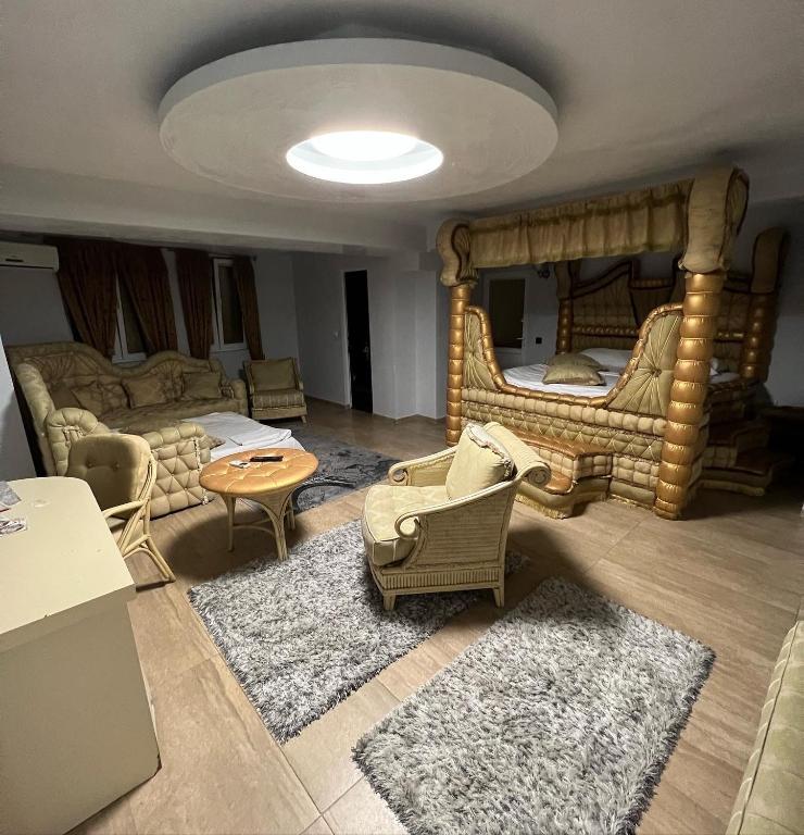 
Suite with Private Spa Access
