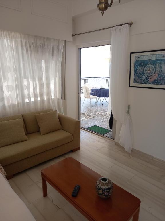 Posedenie v ubytovaní Ekie Apartment with sea view