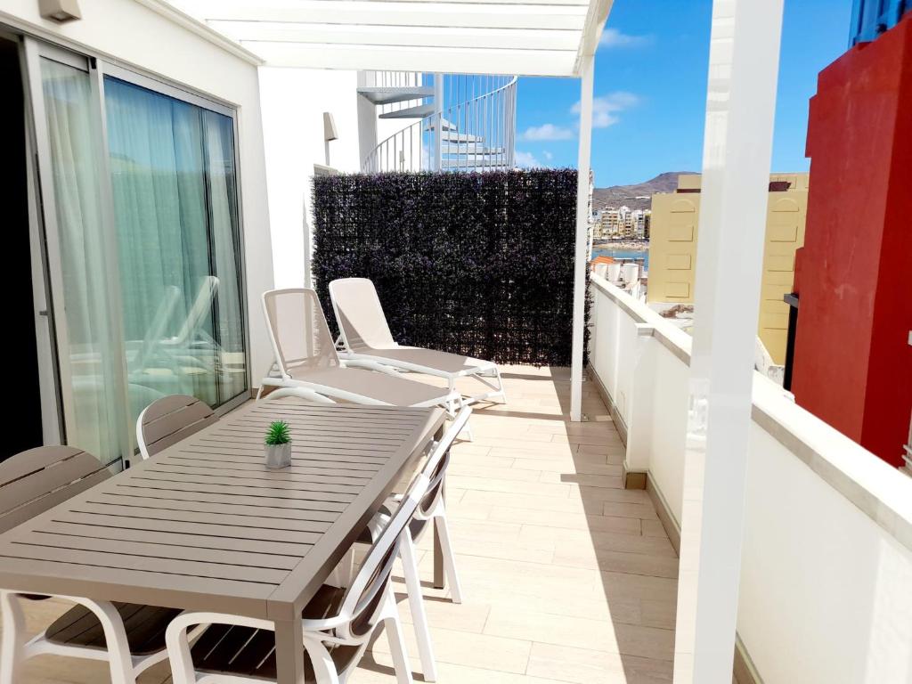 Balkón nebo terasa v ubytování Malibú Canteras Ático 22 con Terraza - Penthouse with Terrace