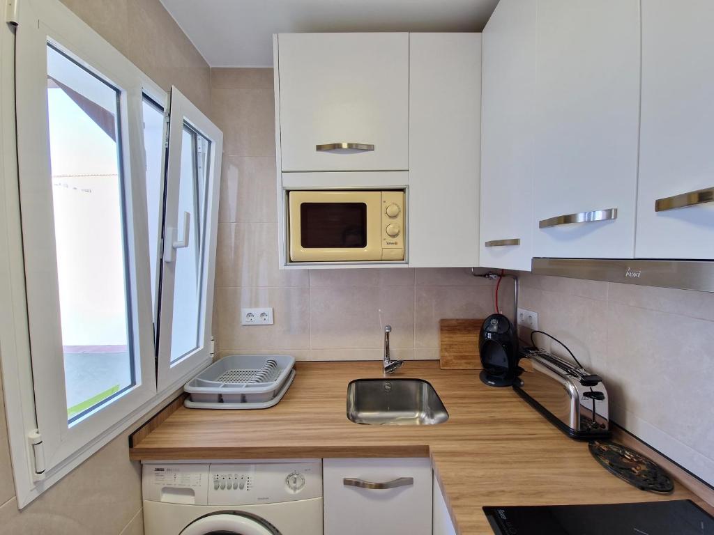 Kuchyň nebo kuchyňský kout v ubytování Conil con sabor a mar