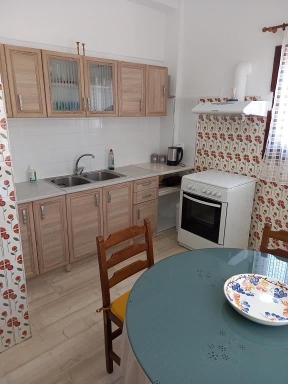 Kuchyňa alebo kuchynka v ubytovaní Ekie Apartment with sea view