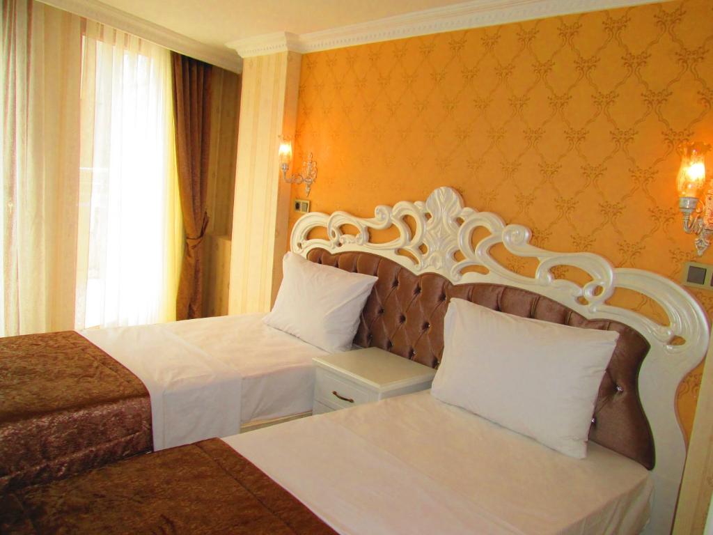 A bed or beds in a room at Sultanahmet Newport Hotel