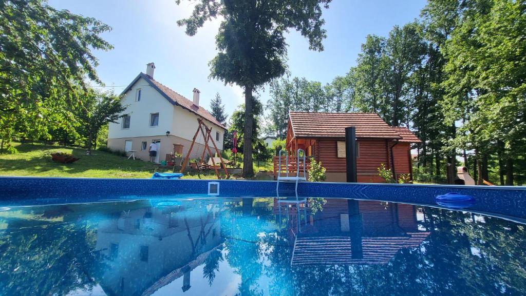 Bazén v ubytování Baberius nebo v jeho okolí