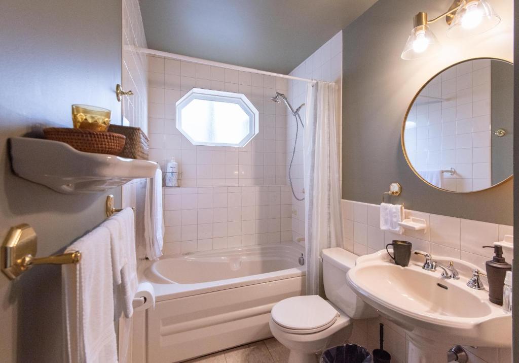 Chez Nous - Double Room With Private Bathroom