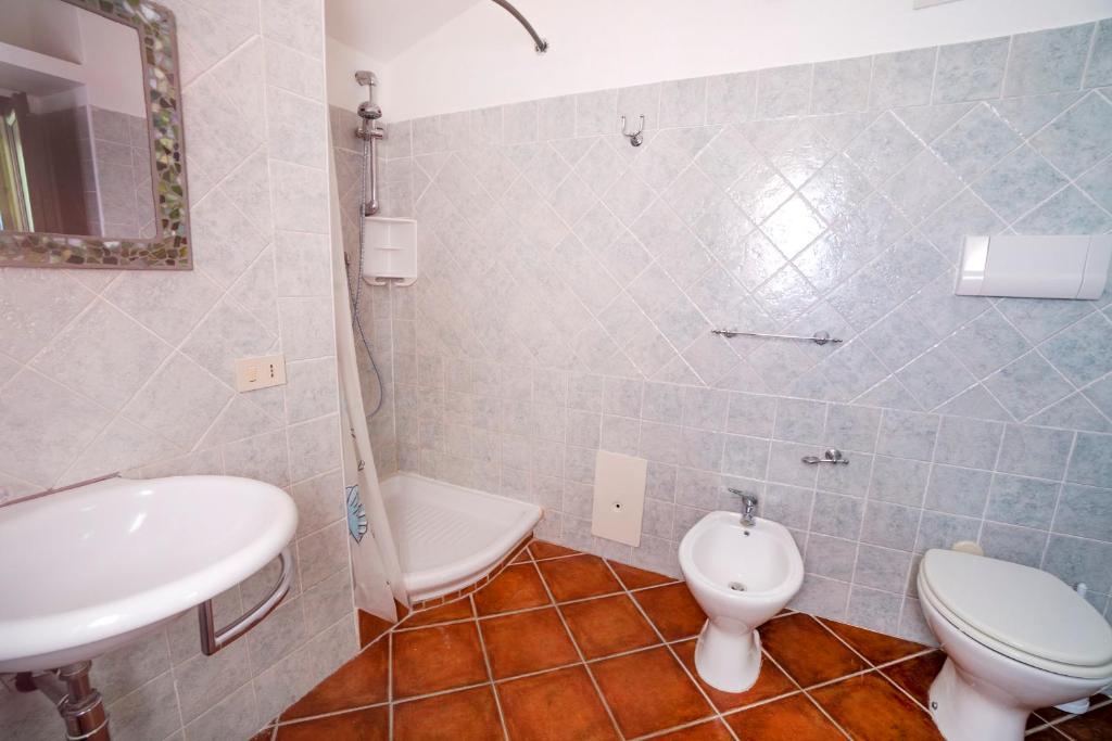 A bathroom at DOMUS MAIORI LT - PMS CaseVacanze