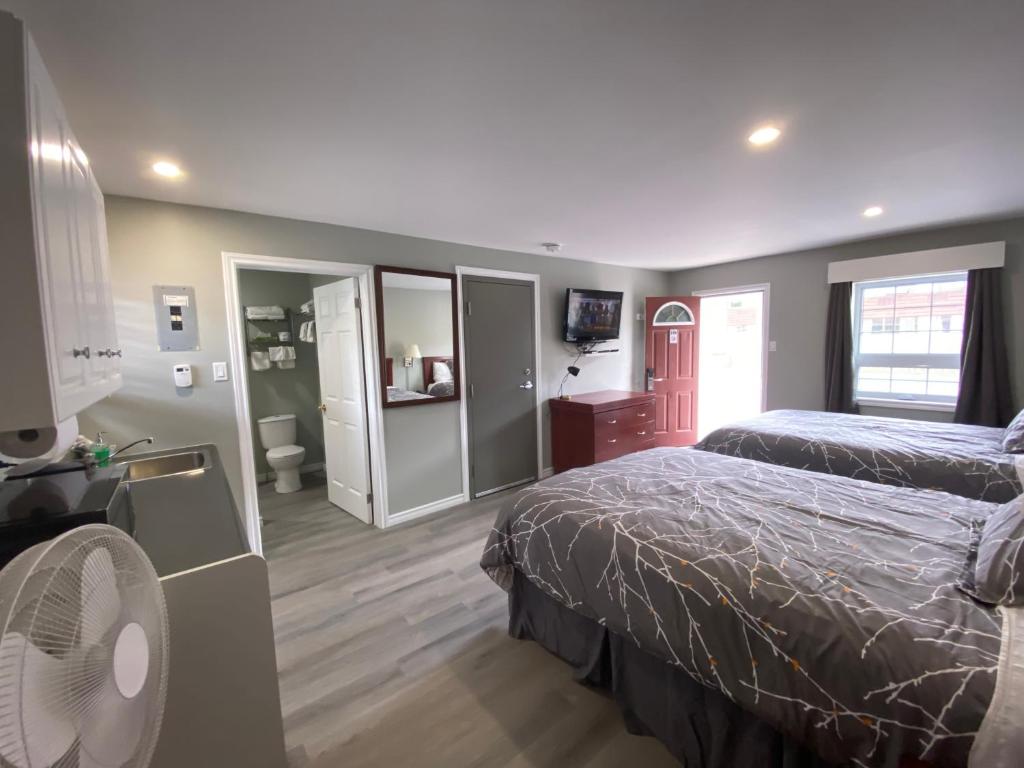 Lakeshore Suites photo