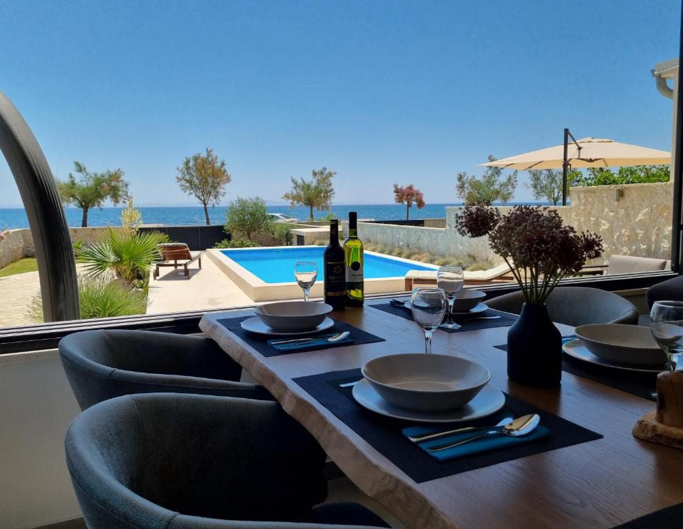 Bazén v ubytování Holiday House Nataly nebo v jeho okolí