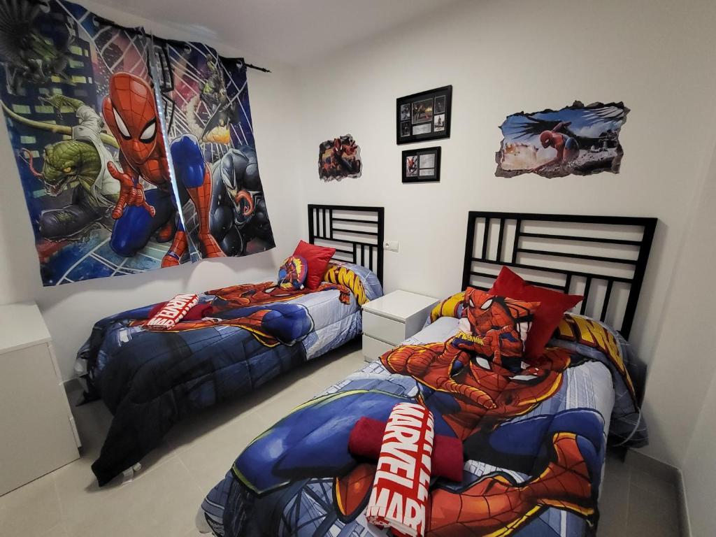 Posteľ alebo postele v izbe v ubytovaní ¡Espectacular Marvel®Ático con piscina privada en primera línea de Vera-Playa!