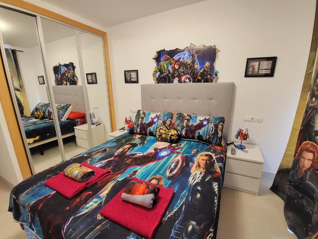 Posteľ alebo postele v izbe v ubytovaní ¡Espectacular Marvel®Ático con piscina privada en primera línea de Vera-Playa!
