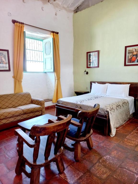 Postel nebo postele na pokoji v ubytování Hotel Mision Santa Barbara RNT 4799