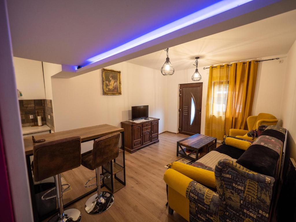 a living room with a couch and a table at Arabeska Majeli in Rukavac