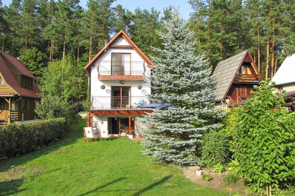 Vonkajšia záhrada v ubytovaní Lakefront Cottage with Fenced Yard