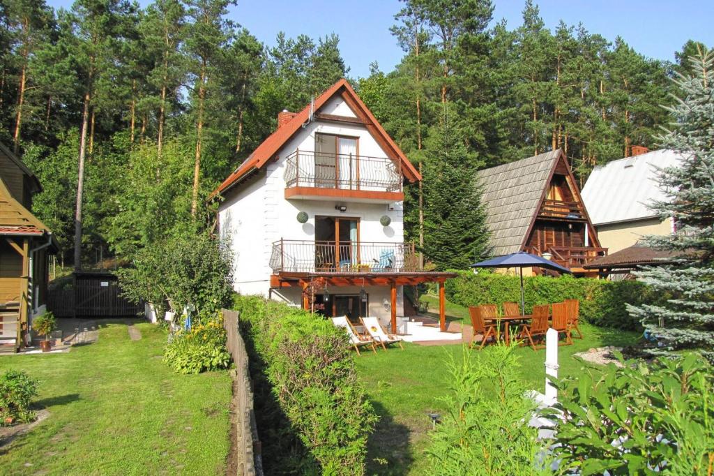 Vonkajšia záhrada v ubytovaní Lakefront Cottage with Fenced Yard