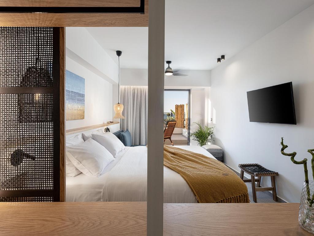 Calla Luxury Seafront Suites - 10