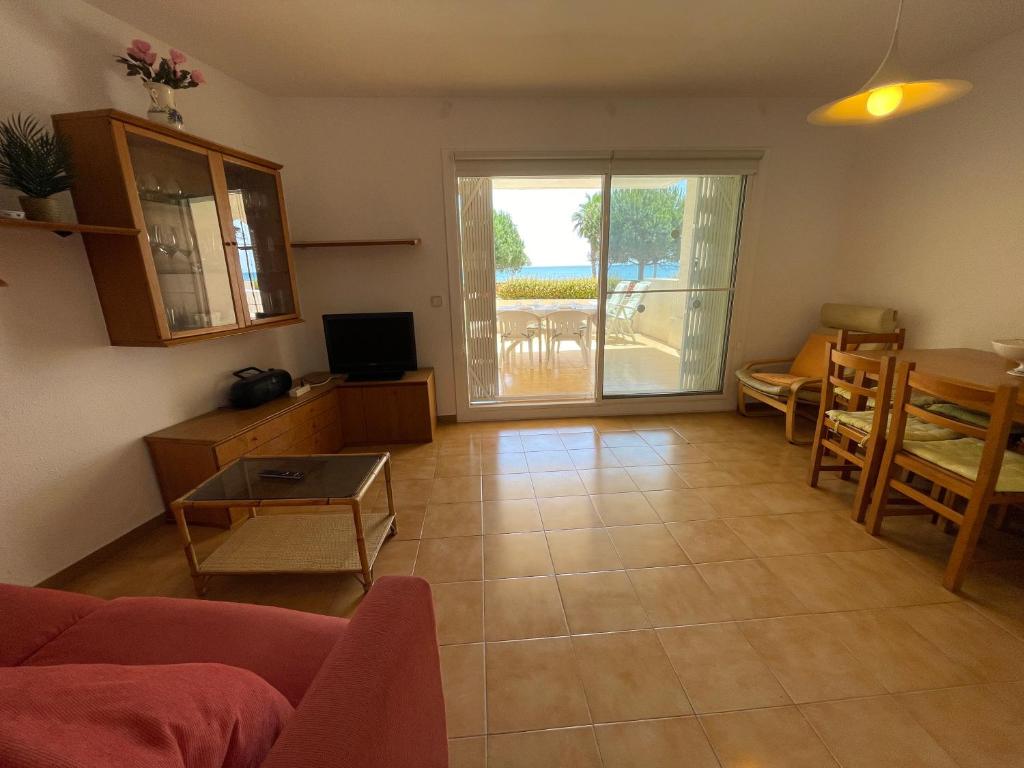 A television and/or entertainment centre at Myhost la Dorada frente al mar