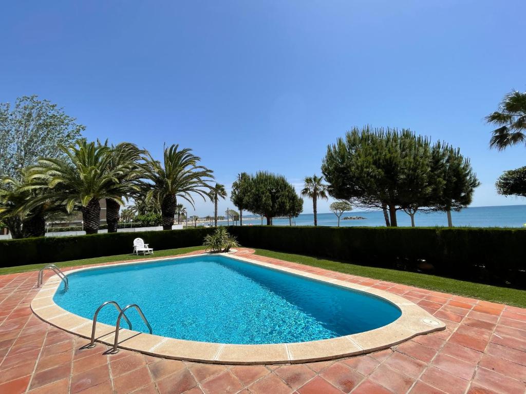 The swimming pool at or close to Myhost la Dorada frente al mar