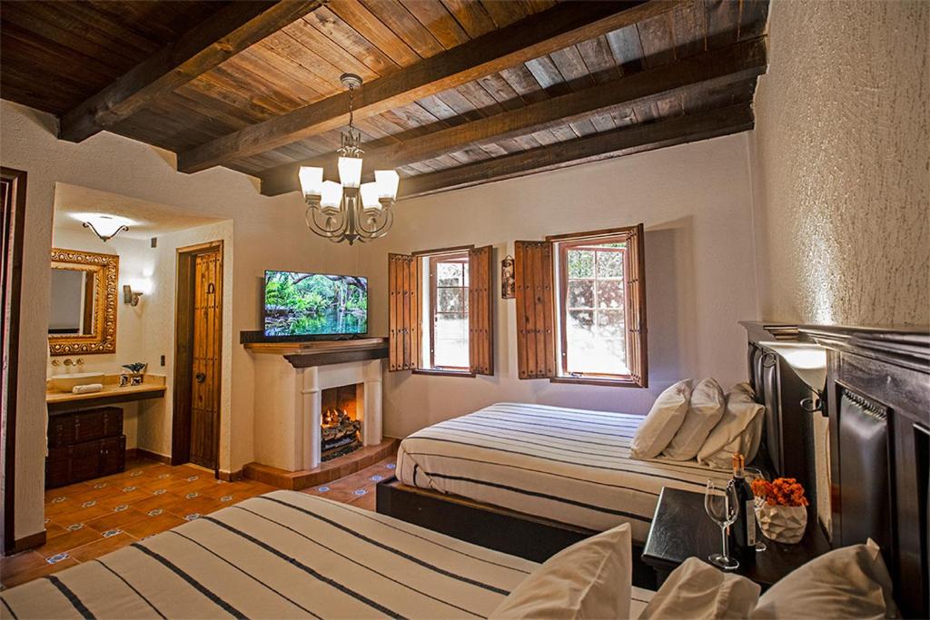 Postel nebo postele na pokoji v ubytování Hotel Boutique Hacienda Caudillos