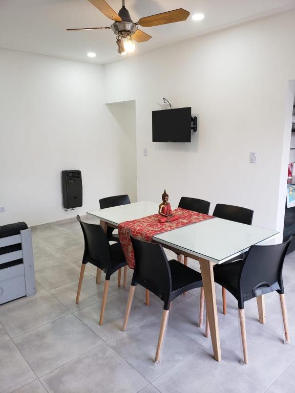 TV a/nebo společenská místnost v ubytování Ganesha Abasto Apartments