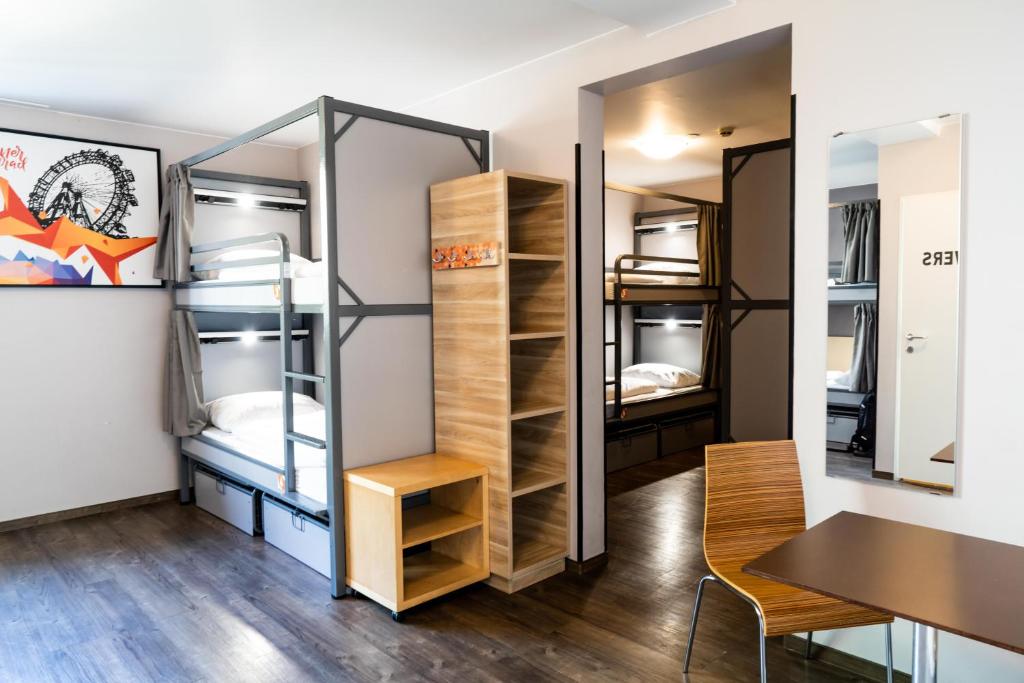 Postel nebo postele na pokoji v ubytování St Christopher's Inn Vienna