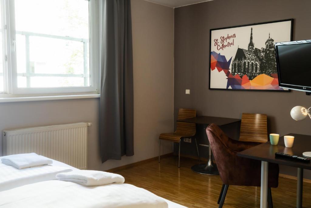 St Christopher's Vienna - Single Room With Private Bathroom