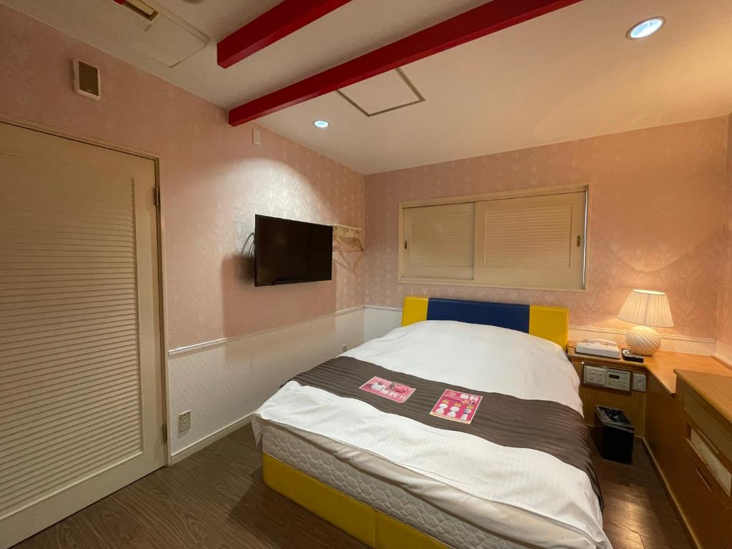 Postel nebo postele na pokoji v ubytování HOTEL マナティ