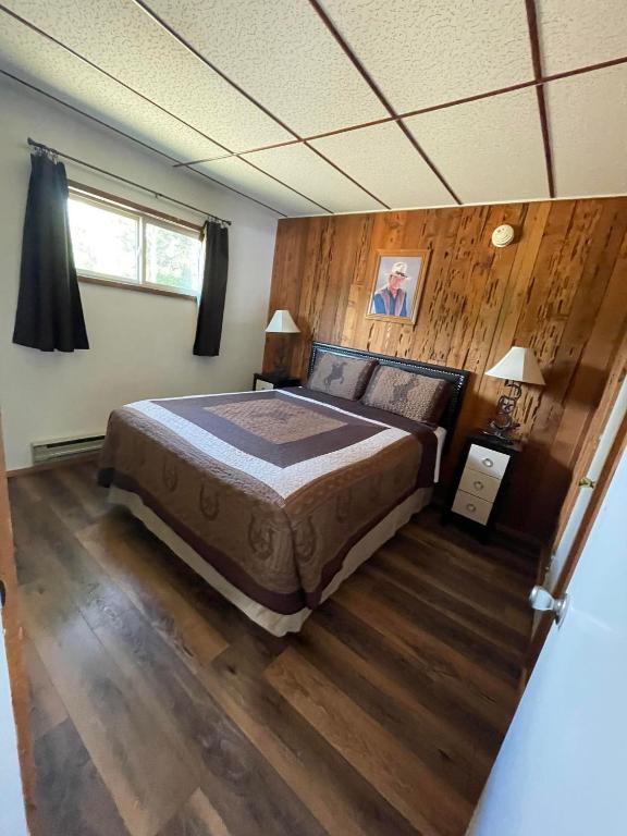 Riverfront Lodging photo