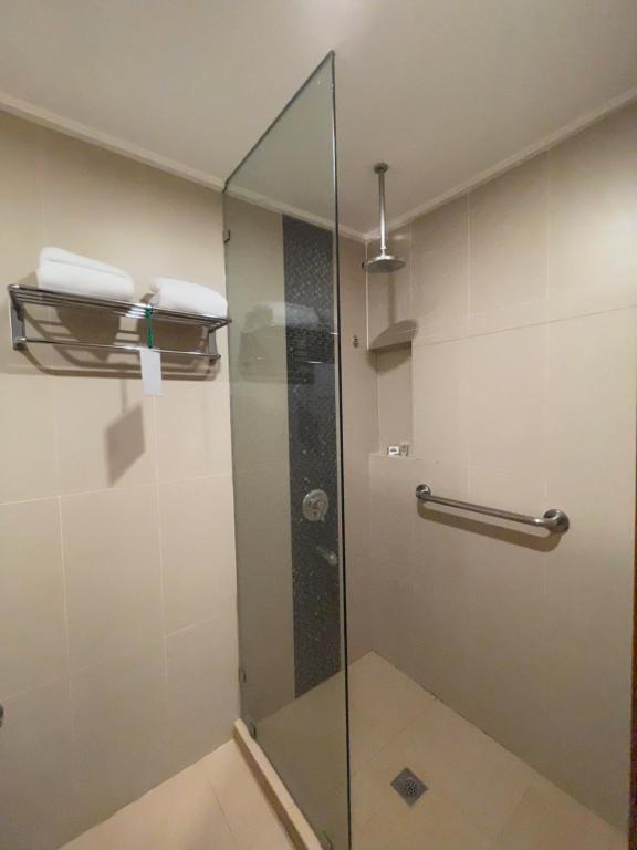 Days Hotel by Wyndham Iloilo - Double Room With 2 Double Beds - Non-Smoking