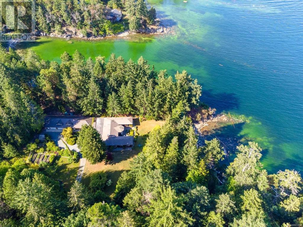 una vista aérea de una casa en una isla en el agua en SeaLaVie Rare Peaceful & Hidden Gem Shore House, en Ladysmith