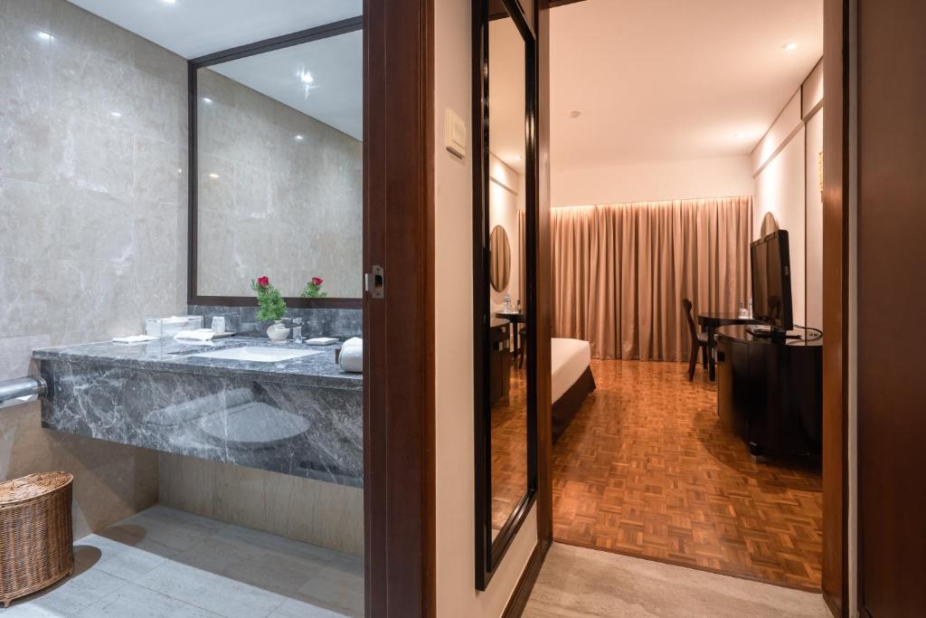Koupelna v ubytování Bintang Bali Resort