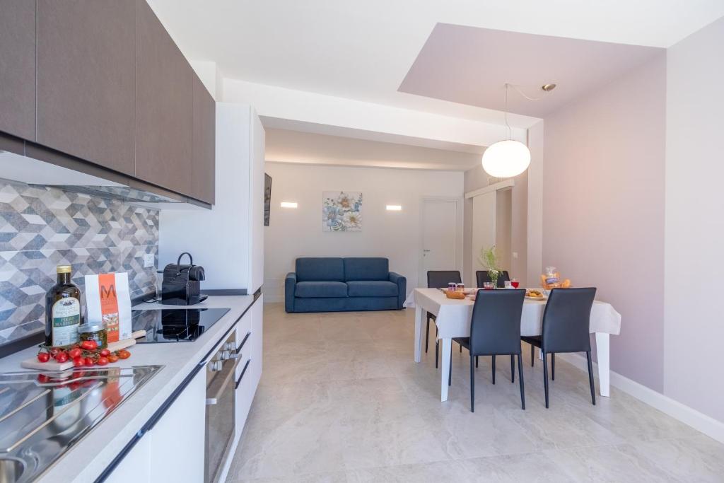 Kuchyňa alebo kuchynka v ubytovaní Marinelli Apartments - La Meridiana