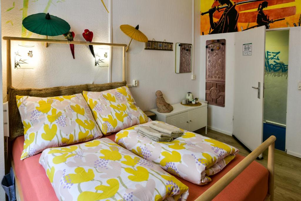 Postel nebo postele na pokoji v ubytování Kiez Hostel Berlin