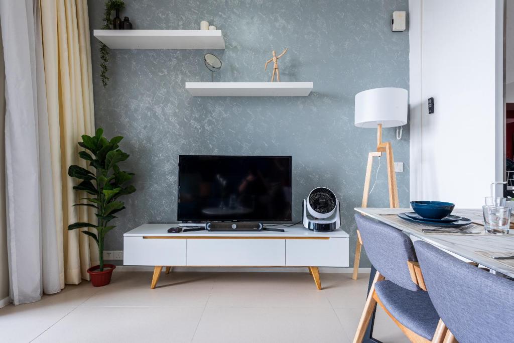 Suitetrails - Arcoris Mont Kiara next 163plaza 1-4Pax one plus one Bedroom