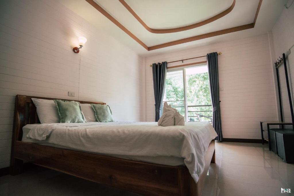 ชอว์ งาทอง รีสอร์ต Chor Ngar Thong Erawan Kanchanaburi - Luxe Tweepersoonskamer Met Balkon