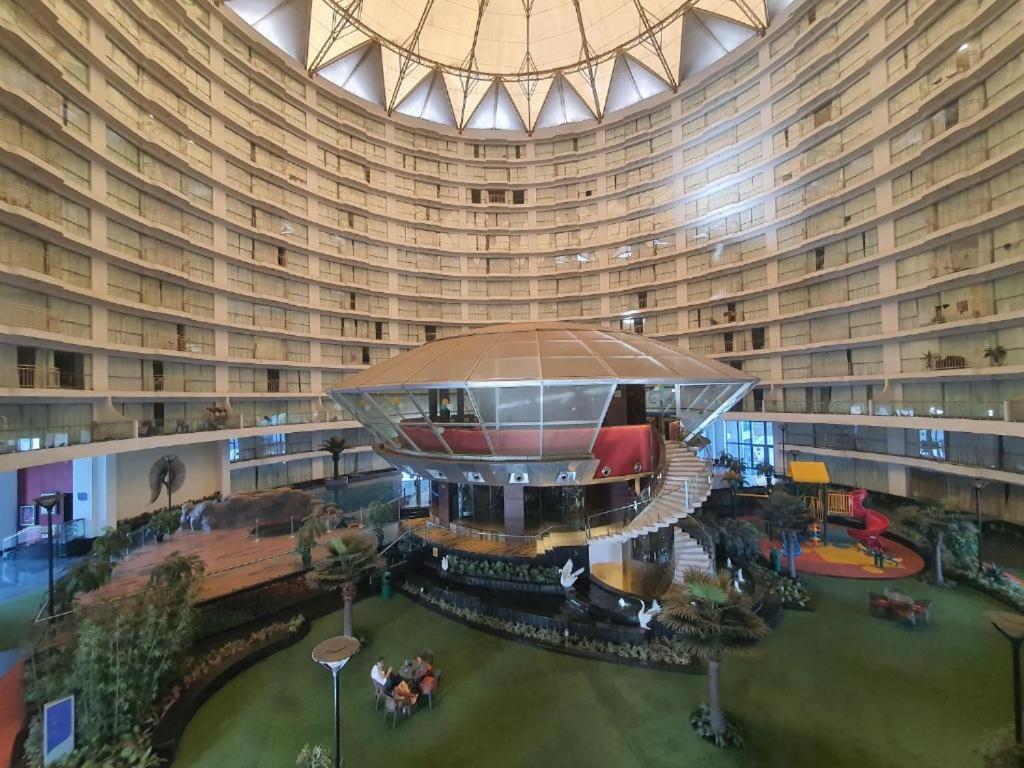 een afbeelding van een groot gebouw met een largerium bij Homestays at Rajhans BELLIZA Near Airport in Surat