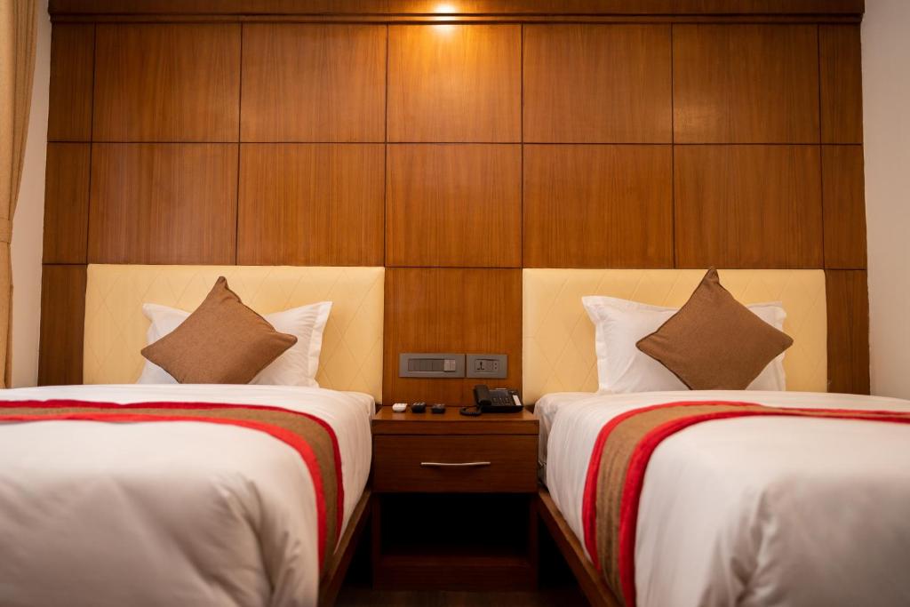 Postel nebo postele na pokoji v ubytování Hotel Kailash Kutee