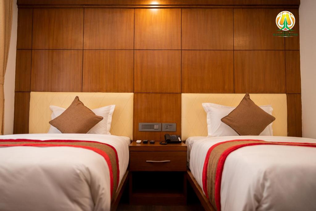 Postel nebo postele na pokoji v ubytování Hotel Kailash Kutee