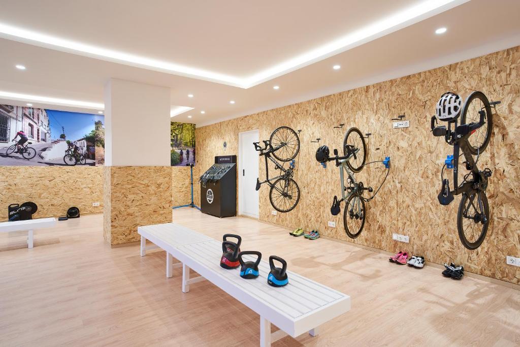 The fitness centre and/or fitness facilities at Hotel Indalo Park