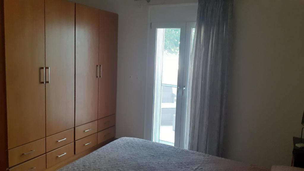 Łóżko lub łóżka w pokoju w obiekcie ILIANA.APARTMENTS