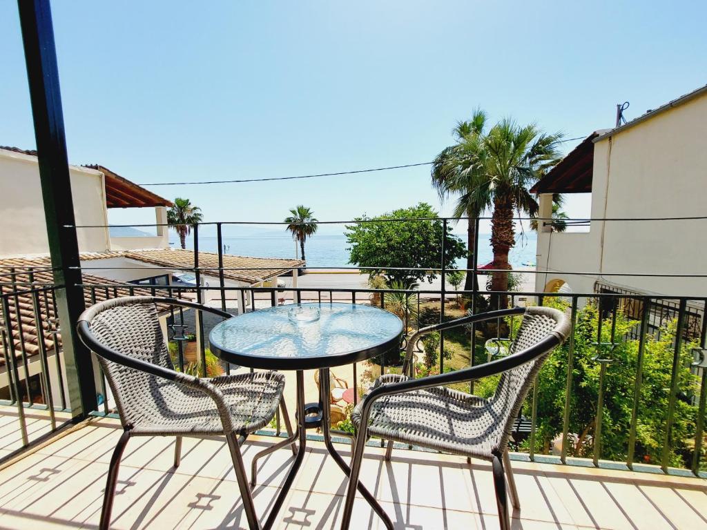 A balcony or terrace at Cactus rooms