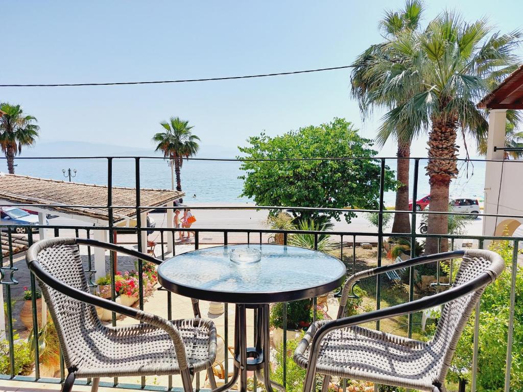 A balcony or terrace at Cactus rooms