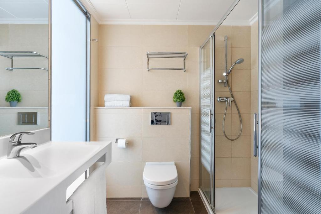A bathroom at Hotel Indalo Park