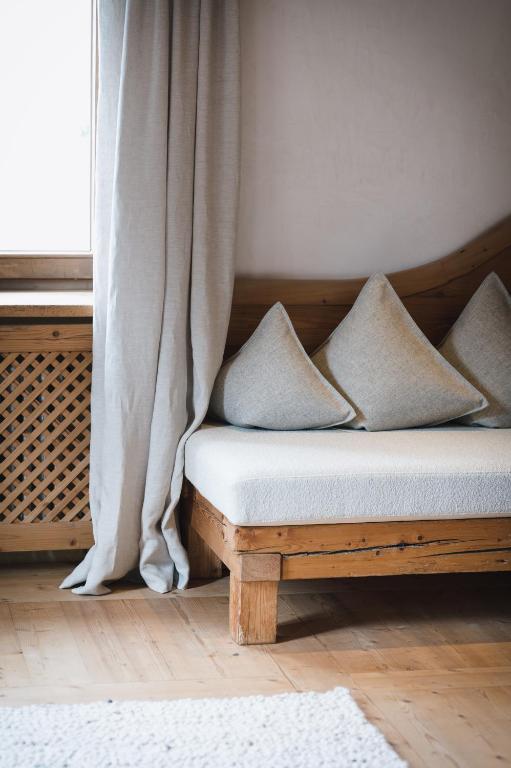 Postel nebo postele na pokoji v ubytování Boutiquehotel Blaue Burg Falkenstein